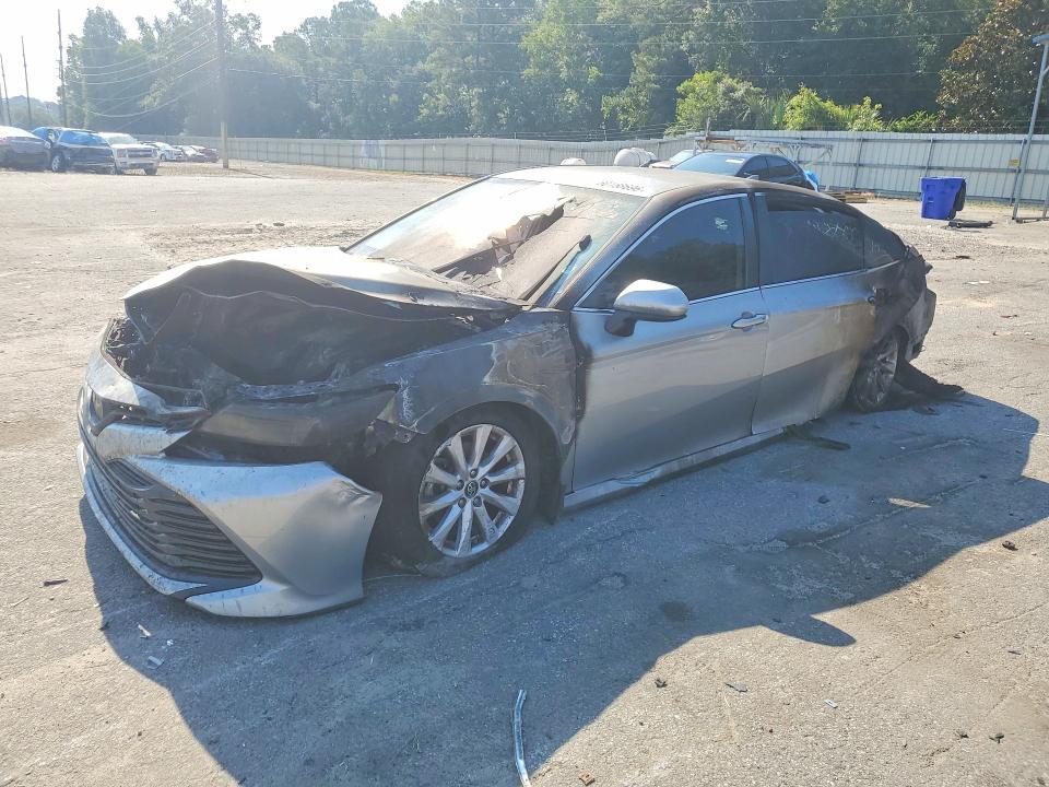 60158696 :رقم المزاد ، 4T1B11HK0KU249942 vin ، 2019 Toyota Camry مزاد بيع
