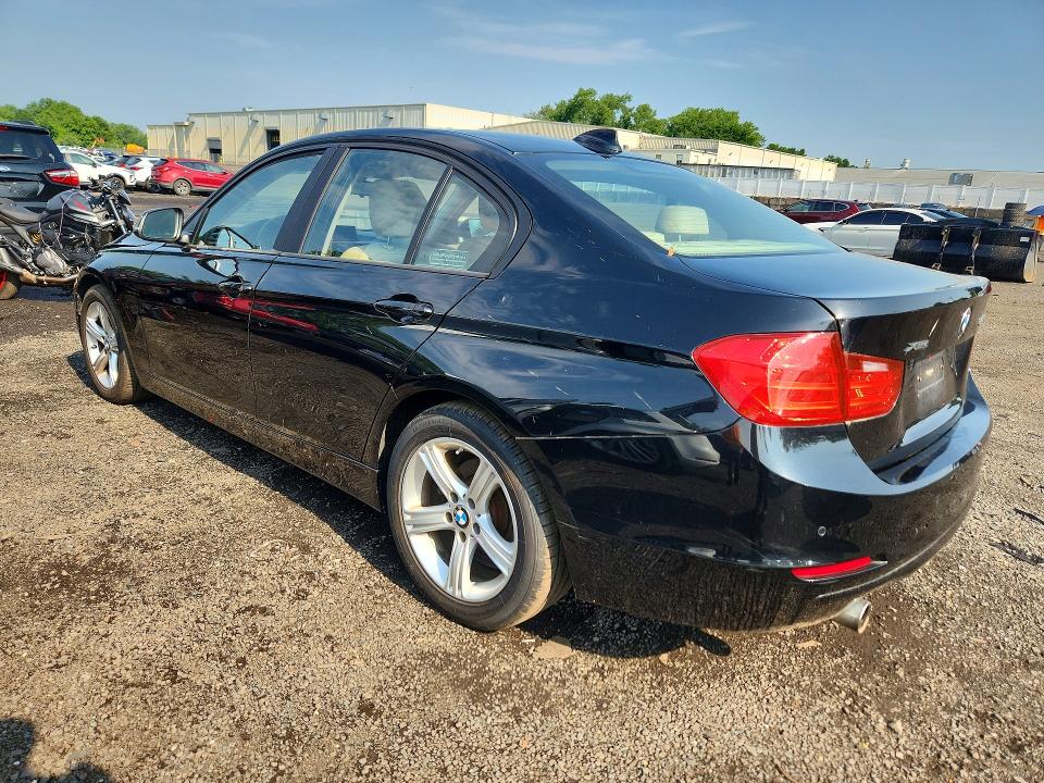 59228266 :رقم المزاد ، WBA3C3C58FK200535 vin ، 2015 Bmw 320 مزاد بيع