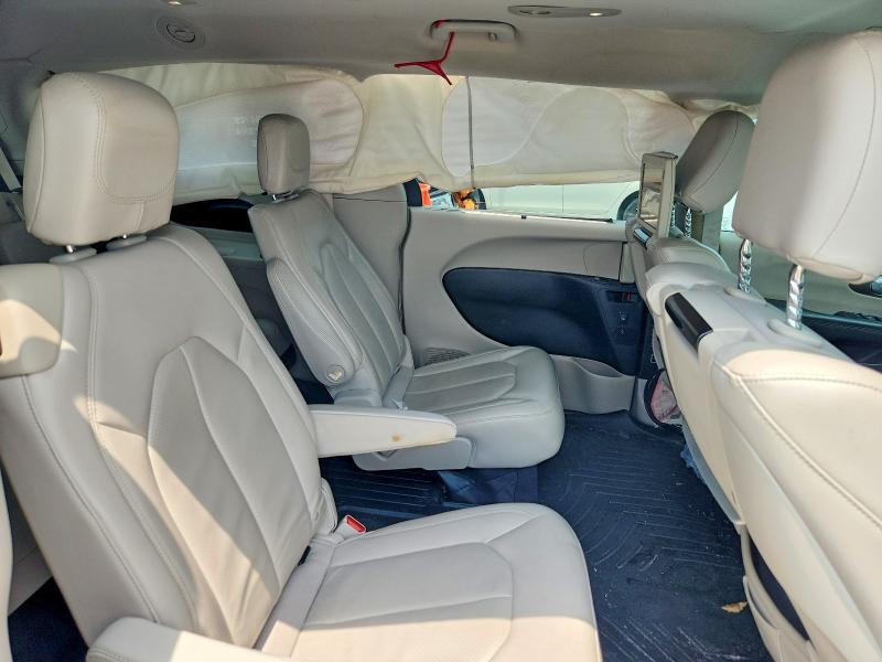 63322336 :رقم المزاد ، 2C4RC1EG1HR669261 vin ، 2017 Chrysler Pacifica مزاد بيع