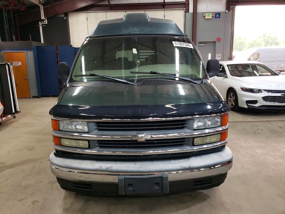 61397526 :رقم المزاد ، 1GBFG15W721164727 vin ، 2002 Chevrolet Express G1500 مزاد بيع