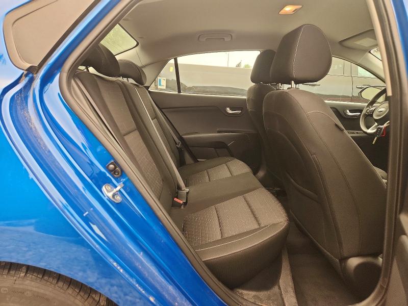 60922906 :رقم المزاد ، 3KPA24AD3ME403832 vin ، 2021 Kia Rio مزاد بيع