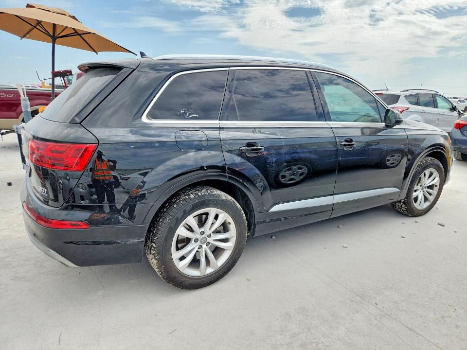 63295746 :رقم المزاد ، WA1LAAF77HD040255 vin ، 2017 Audi Q7 مزاد بيع