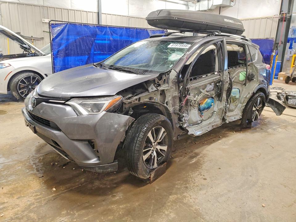 Продажа на аукционе авто 2017 Toyota Rav4, vin: JTMWFREV0HJ105483, номер лота: 61975956