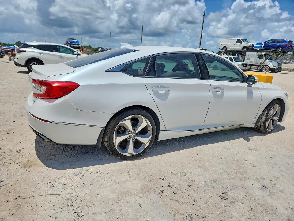 62156276 :رقم المزاد ، 1HGCV1F91JA044676 vin ، 2018 Honda Accord مزاد بيع