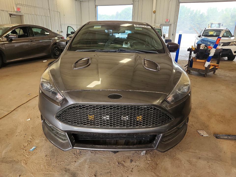 2015 Ford Focus მანქანა იყიდება აუქციონზე, vin: 1FADP3L97FL373252, აუქციონის ნომერი: 61627716