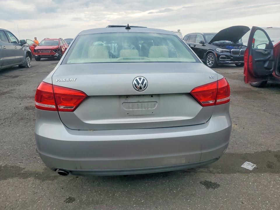 61748056 :رقم المزاد ، 1VWBP7A30DC072081 vin ، 2013 Volkswagen Passat مزاد بيع