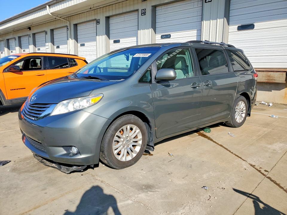 61979986 :رقم المزاد ، 5TDYK3DC3ES427082 vin ، 2014 Toyota Sienna مزاد بيع
