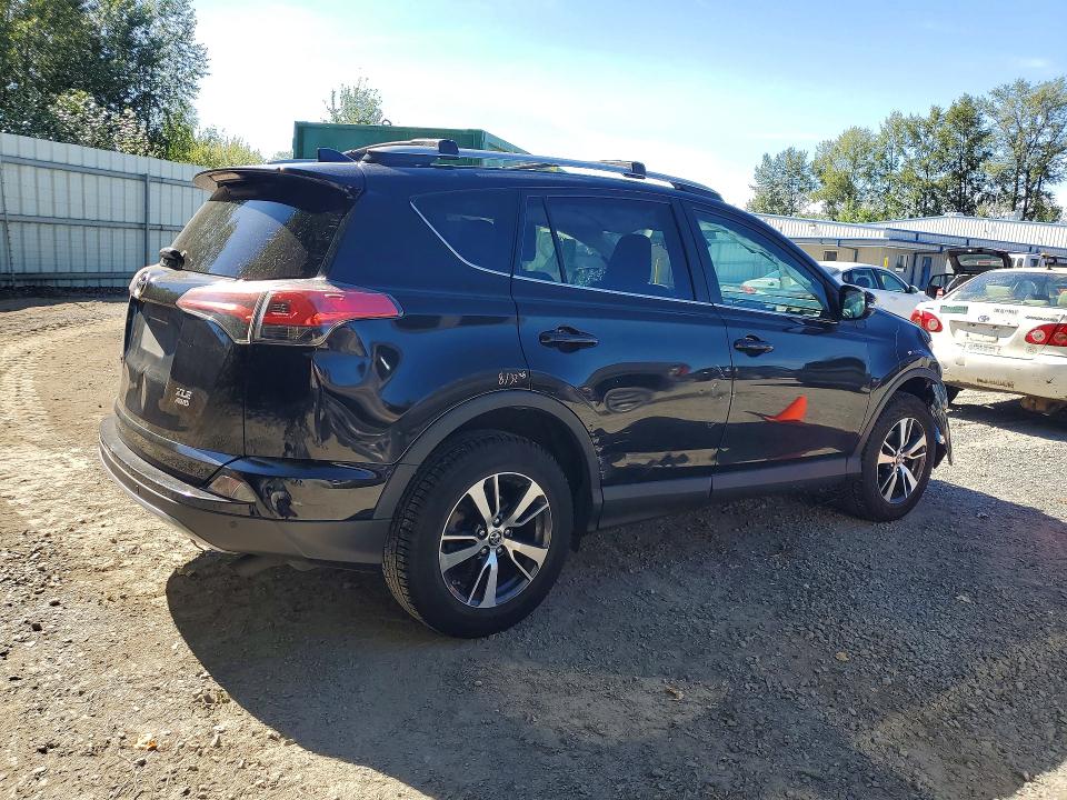 62007806 :رقم المزاد ، 2T3RFREV4JW745944 vin ، 2018 Toyota Rav4 مزاد بيع