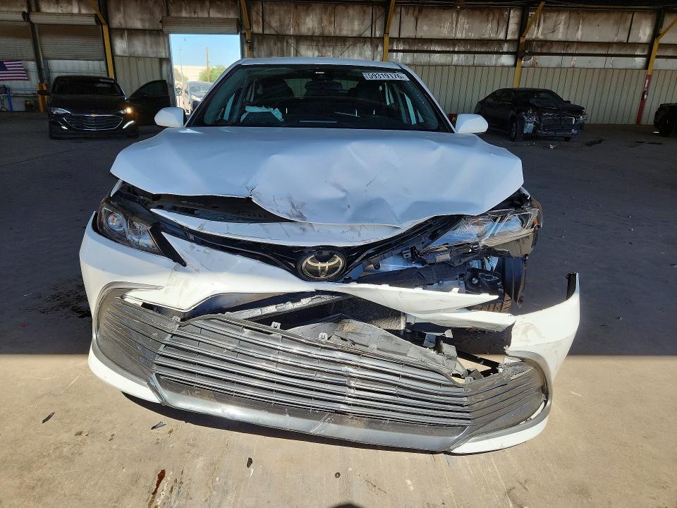 59319176 :رقم المزاد ، 4T1C11AK5NU676150 vin ، 2022 Toyota Camry مزاد بيع