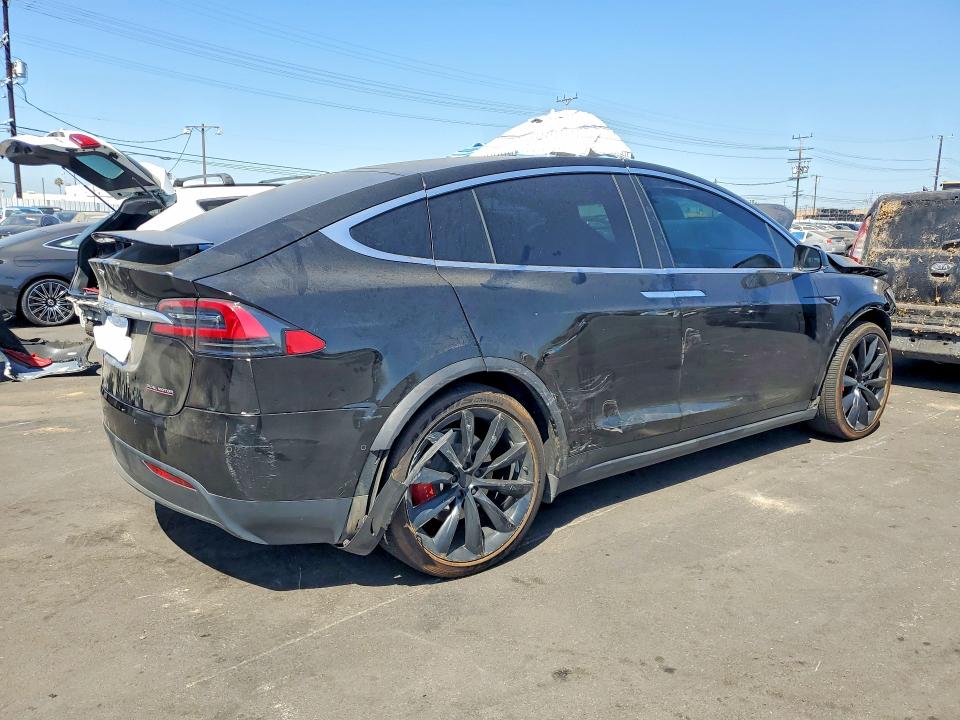 60764196 :رقم المزاد ، 5YJXCDE47LF304537 vin ، 2020 Tesla Model X مزاد بيع