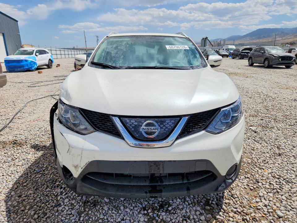 60796126 :رقم المزاد ، JN1BJ1CR3JW283632 vin ، 2018 Nissan Rogue Sport مزاد بيع