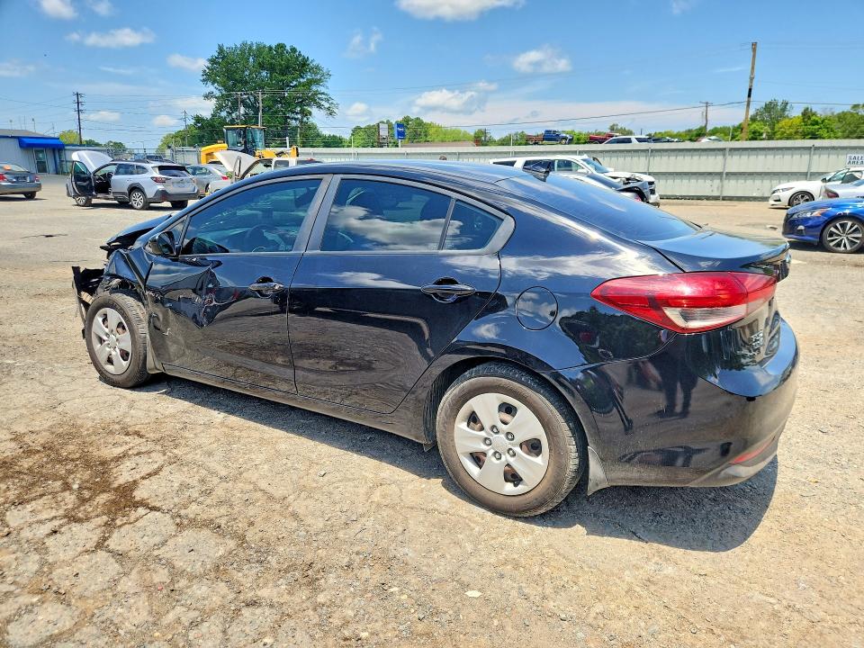 60230156 :رقم المزاد ، 3KPFK4A77JE197135 vin ، 2018 Kia Forte مزاد بيع