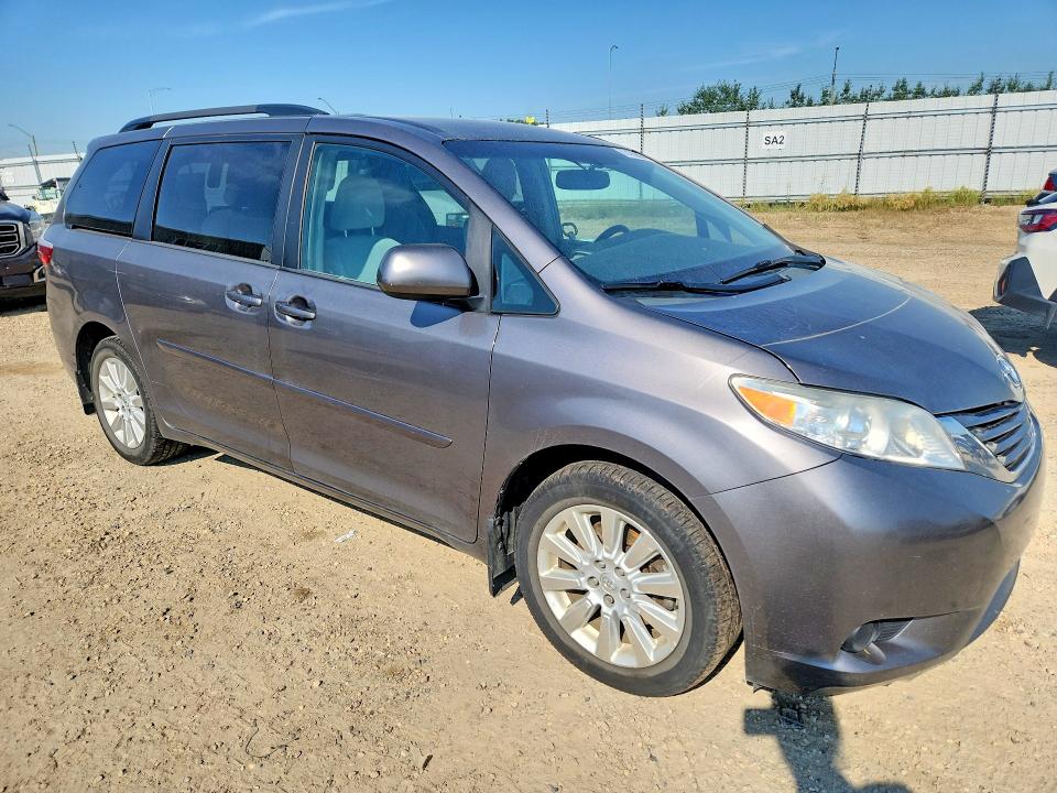 61426906 :رقم المزاد ، 5TDJK3DC8FS112409 vin ، 2015 Toyota Sienna Le مزاد بيع
