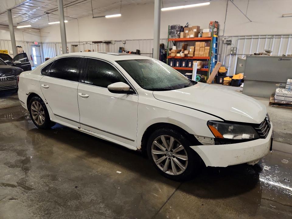 62124256 :رقم المزاد ، 1VWCH7A38CC040110 vin ، 2012 Volkswagen Passat مزاد بيع