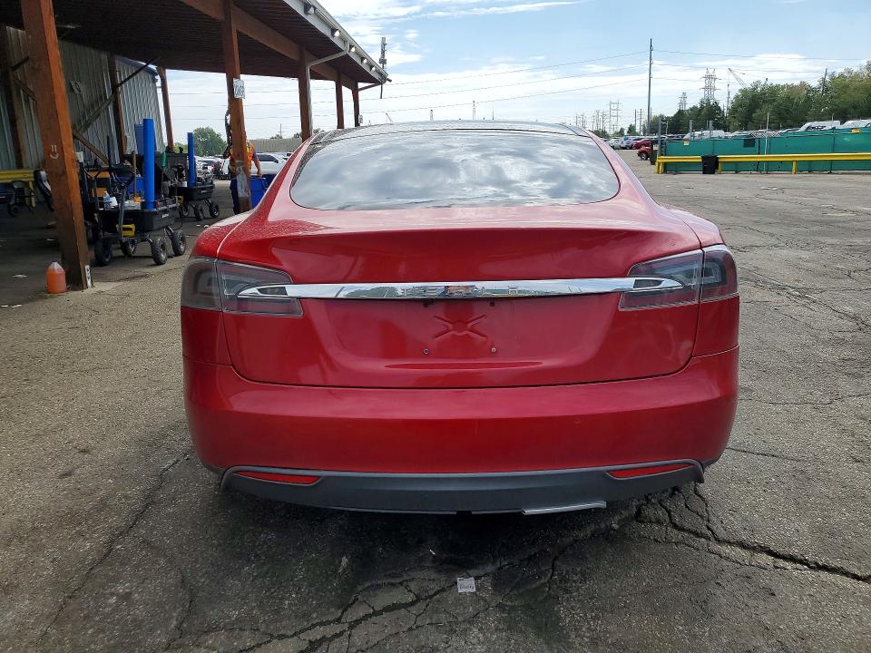 2015 Tesla Model S მანქანა იყიდება აუქციონზე, vin: 5YJSA1E25FF114902, აუქციონის ნომერი: 62513186