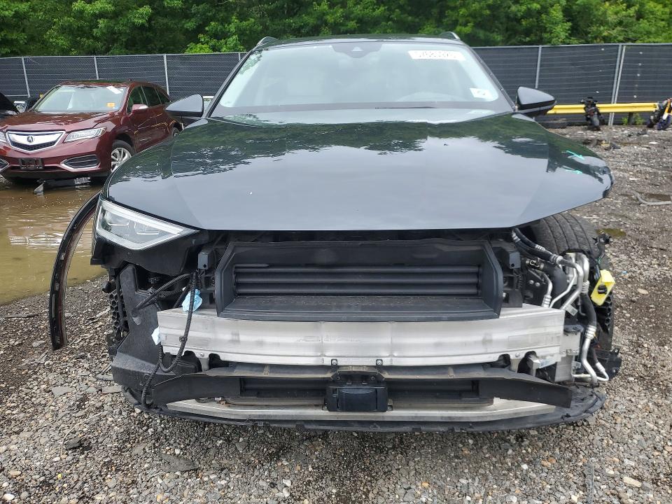 57685926 :رقم المزاد ، WA1VAAGE8KB011341 vin ، 2019 Audi E-tron مزاد بيع