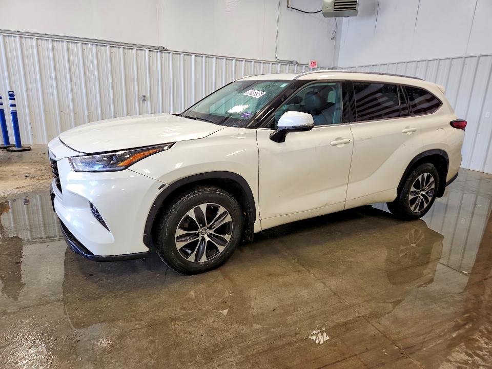 Продажа на аукционе авто 2021 Toyota Highlander, vin: 5TDGZRBH5MS102120, номер лота: 60182496