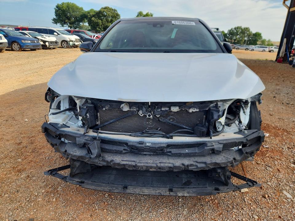 61606366 :رقم المزاد ، 4T1B61HK7JU128826 vin ، 2018 Toyota Camry مزاد بيع