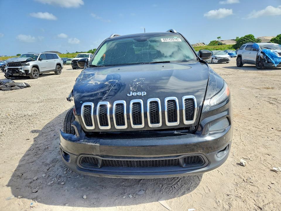 60742616 :رقم المزاد ، 1C4PJLCB1HW613523 vin ، 2017 Jeep Cherokee مزاد بيع