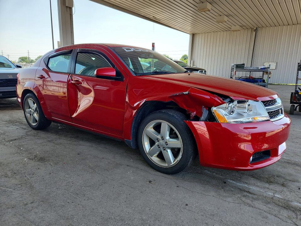 62820526 :رقم المزاد ، 1B3BD2FG2BN573888 vin ، 2011 Dodge Avenger مزاد بيع