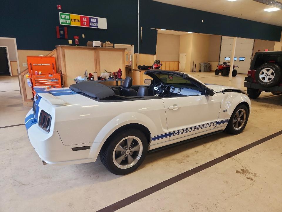 2005 Ford Mustang მანქანა იყიდება აუქციონზე, vin: 1ZVHT85H555196094, აუქციონის ნომერი: 62842986