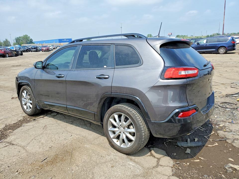 60388466 :رقم المزاد ، 1C4PJLCB2JD606291 vin ، 2018 Jeep Cherokee مزاد بيع