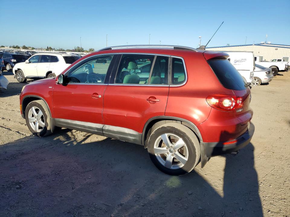 2010 Volkswagen Tiguan მანქანა იყიდება აუქციონზე, vin: WVGAV7AX4AW002306, აუქციონის ნომერი: 63136976
