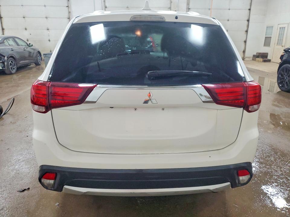 61005706 :رقم المزاد ، JA4AD3A37HZ005491 vin ، 2017 Mitsubishi Outlander مزاد بيع