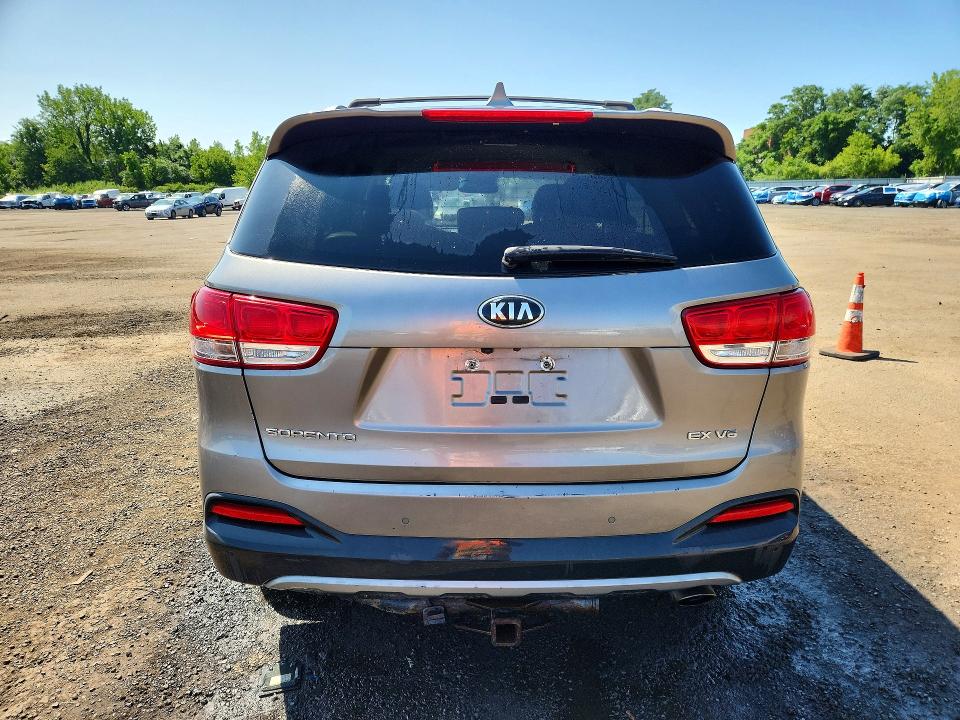 62282646 :رقم المزاد ، 5XYPHDA59JG417976 vin ، 2018 Kia Sorento مزاد بيع