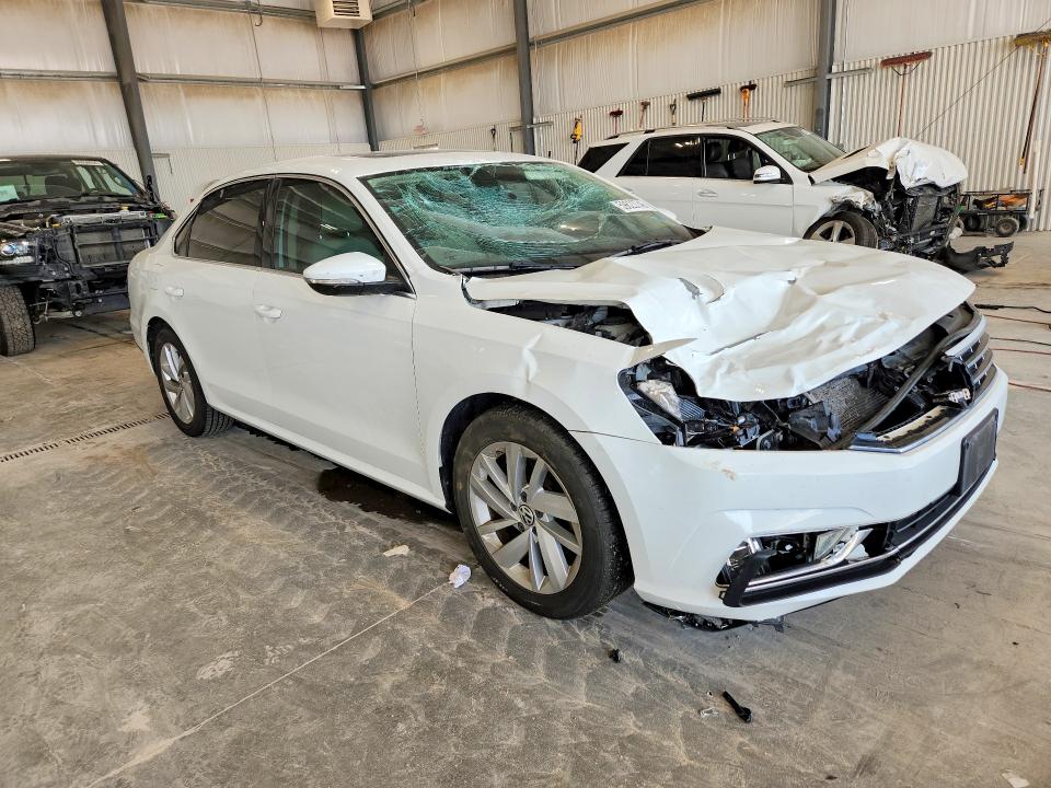 59823746 :رقم المزاد ، 1VWBA7A35JC027294 vin ، 2018 Volkswagen Passat مزاد بيع