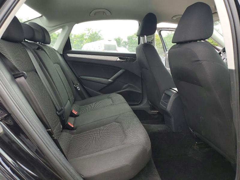 61725516 :رقم المزاد ، 1VWAT7A36HC077329 vin ، 2017 Volkswagen Passat مزاد بيع