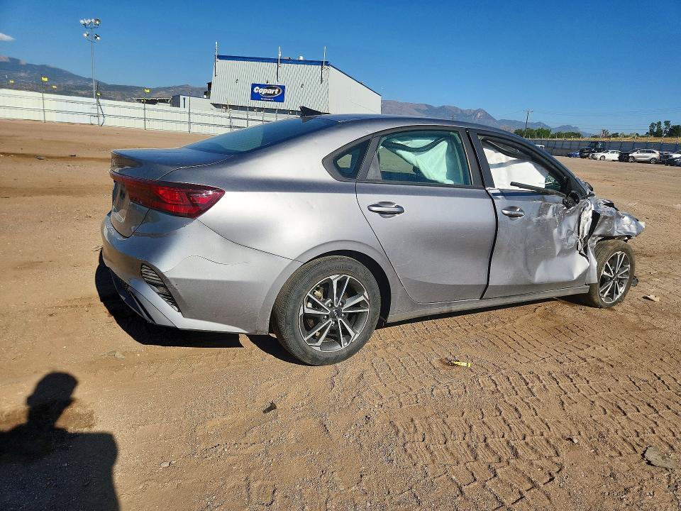 2023 Kia Forte მანქანა იყიდება აუქციონზე, vin: 3KPF24AD0PE543685, აუქციონის ნომერი: 61814306