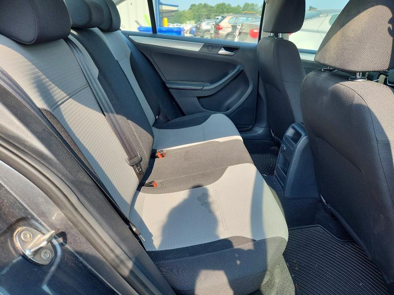 63099996 :رقم المزاد ، 3VW2B7AJ4HM212148 vin ، 2017 Volkswagen Jetta مزاد بيع