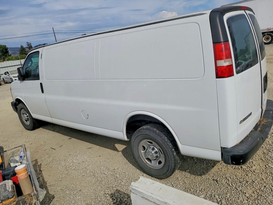 60633556 :رقم المزاد ، 1GCWGBFG5H1186761 vin ، 2017 Chevrolet Express G2500 مزاد بيع