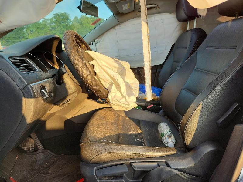 60852586 :رقم المزاد ، 3VWD17AJ3FM231993 vin ، 2015 Volkswagen Jetta مزاد بيع