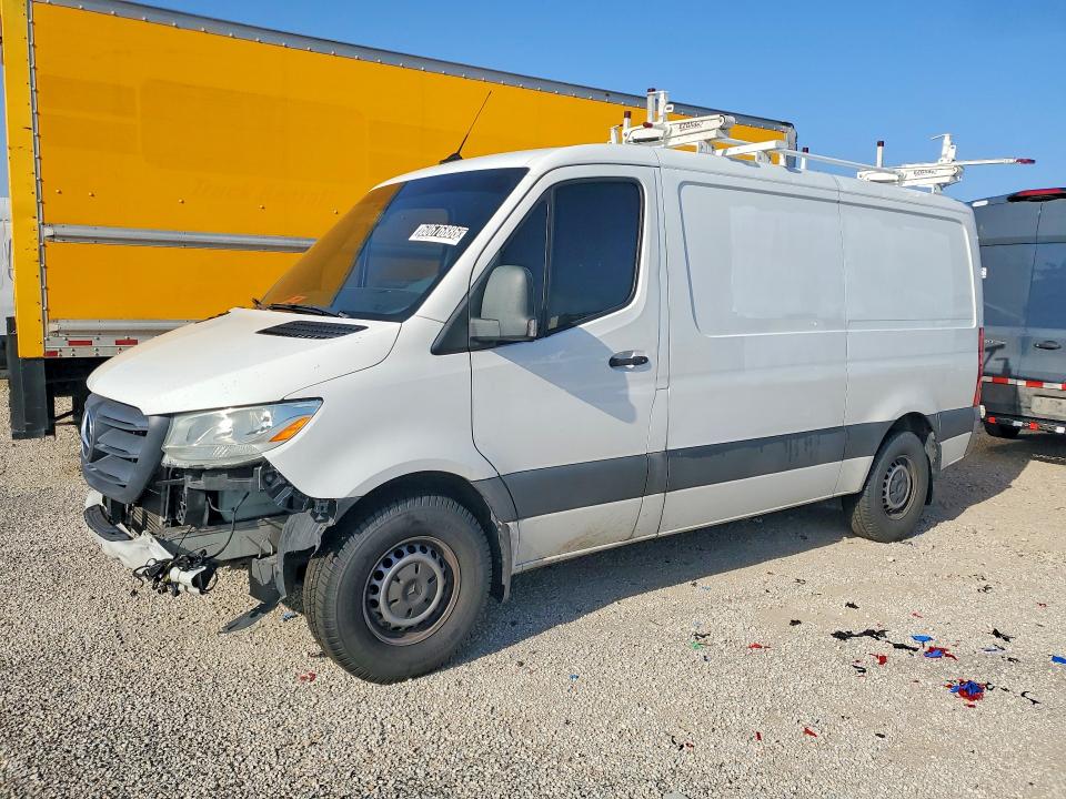 60676886 :رقم المزاد ، W1Y4EBHY5MT079688 vin ، 2021 Mercedes-benz Sprinter مزاد بيع