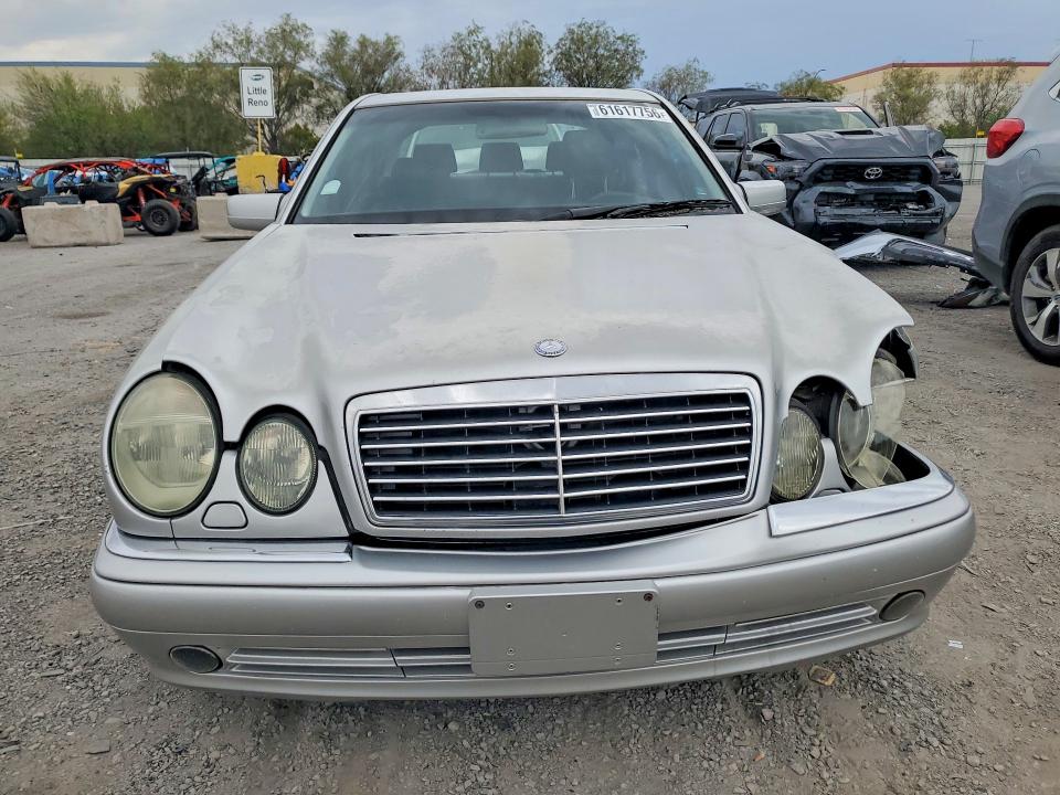 61617756 :رقم المزاد ، WDBJF74H4XA781748 vin ، 1999 Mercedes-benz E مزاد بيع
