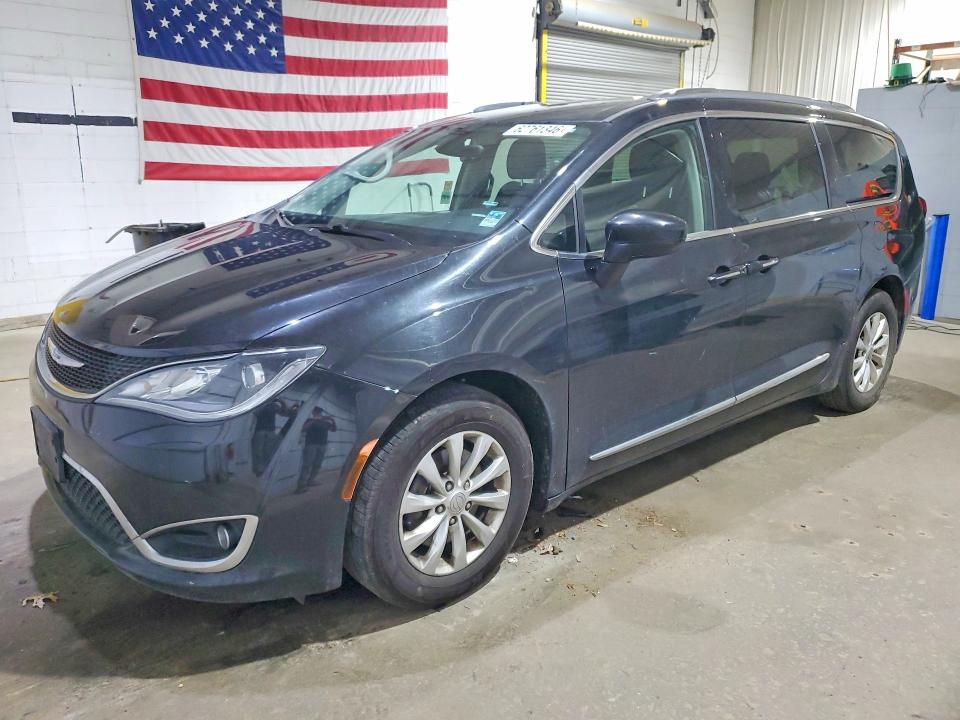 2018 Chrysler Pacifica მანქანა იყიდება აუქციონზე, vin: 2C4RC1BG8JR175330, აუქციონის ნომერი: 62761346
