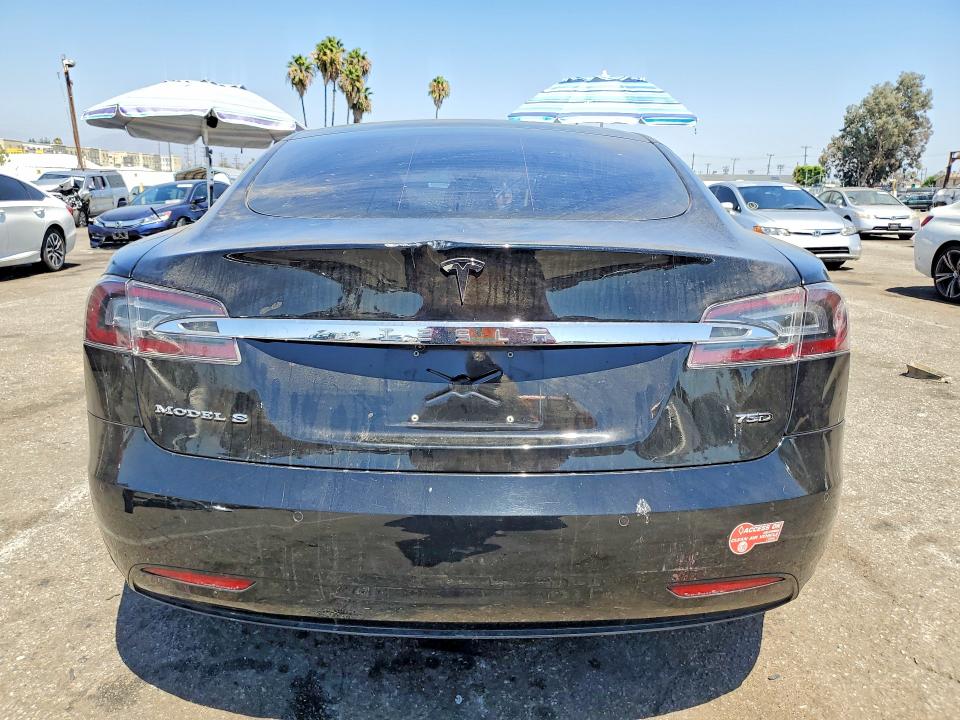 60255876 :رقم المزاد ، 5YJSA1E28JF239840 vin ، 2018 Tesla Model S مزاد بيع