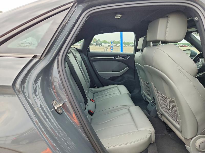 Продаж на аукціоні авто 2018 Audi A3, vin: WAUAUGFF4J1068727, номер лоту: 60450626