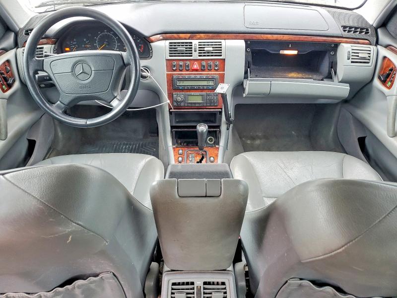 63040206 :رقم المزاد ، WDBJF82H4XX018540 vin ، 1999 Mercedes-benz E مزاد بيع