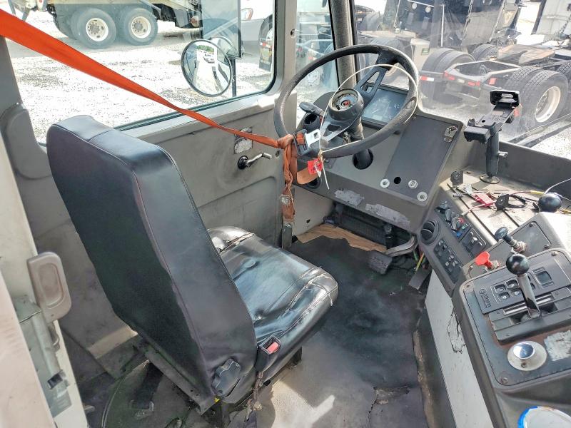 Продажа на аукционе авто 2017 Ottawa Yard Tractor Spotter, vin: 343834, номер лота: 61969386