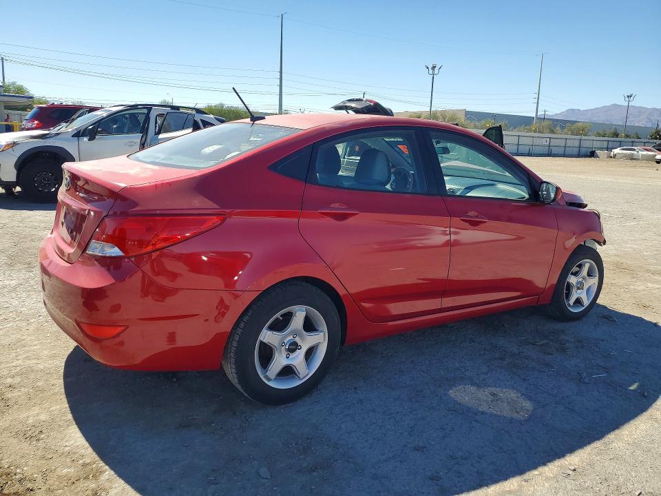60069516 :رقم المزاد ، KMHCT4AE8FU886958 vin ، 2015 Hyundai Accent مزاد بيع