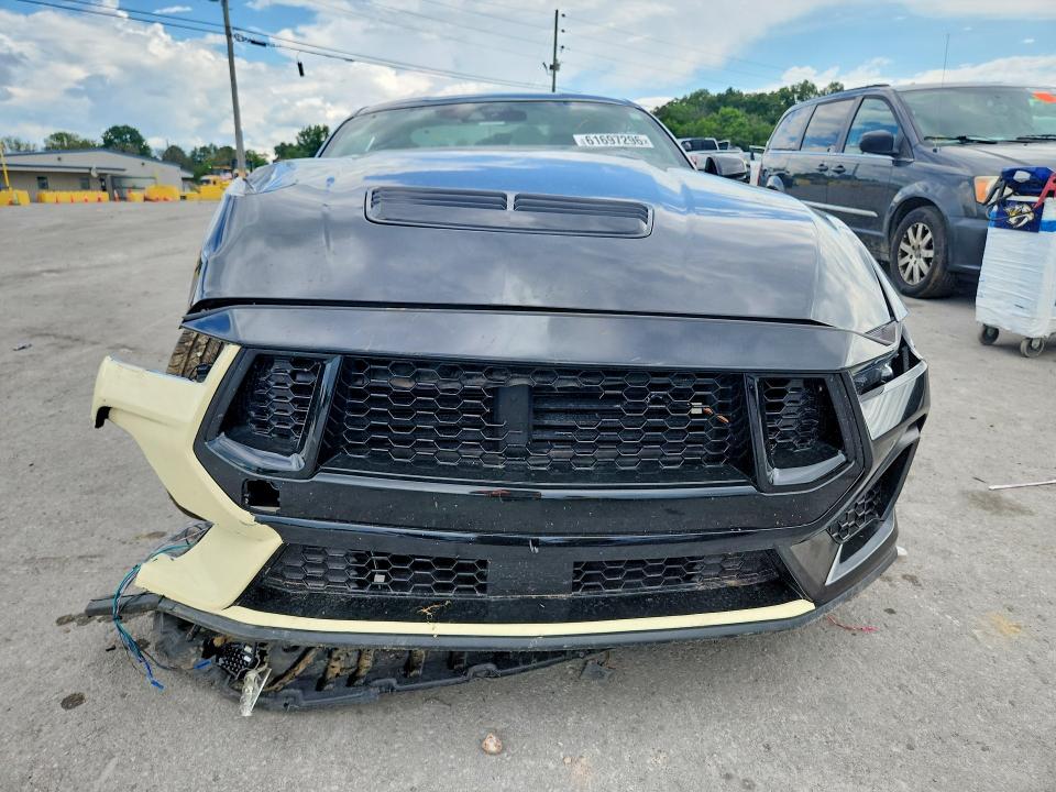 61697296 :رقم المزاد ، 1FA6P8CF3R5417963 vin ، 2024 Ford Mustang مزاد بيع