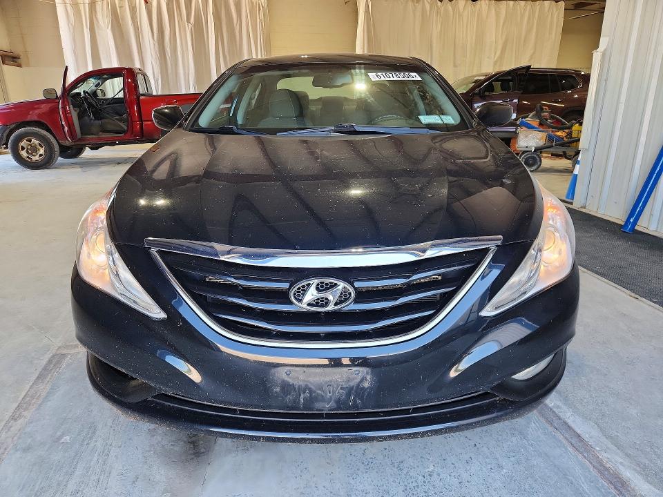 61078506 :رقم المزاد ، 5NPEB4ACXDH713397 vin ، 2013 Hyundai Sonata مزاد بيع