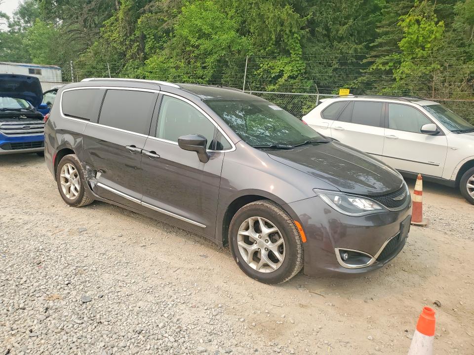 61108746 :رقم المزاد ، 2C4RC1EG6HR844443 vin ، 2017 Chrysler Pacifica مزاد بيع