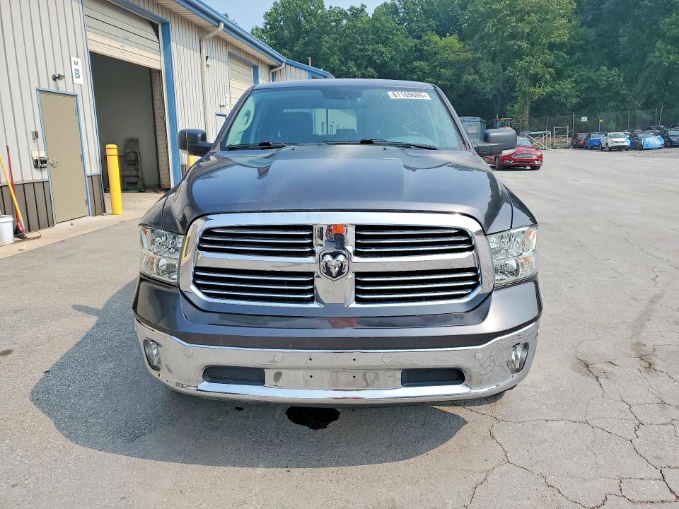 61169686 :رقم المزاد ، 1C6RR7LM2HS880758 vin ، 2017 Ram 1500 مزاد بيع