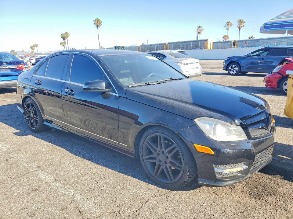 2013 Mercedes-benz C მანქანა იყიდება აუქციონზე, vin: WDDGF4HB8DR258025, აუქციონის ნომერი: 59744536