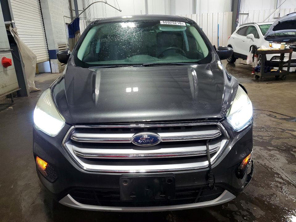 60925216 :رقم المزاد ، 1FMCU0GD9HUA94275 vin ، 2017 Ford Escape مزاد بيع