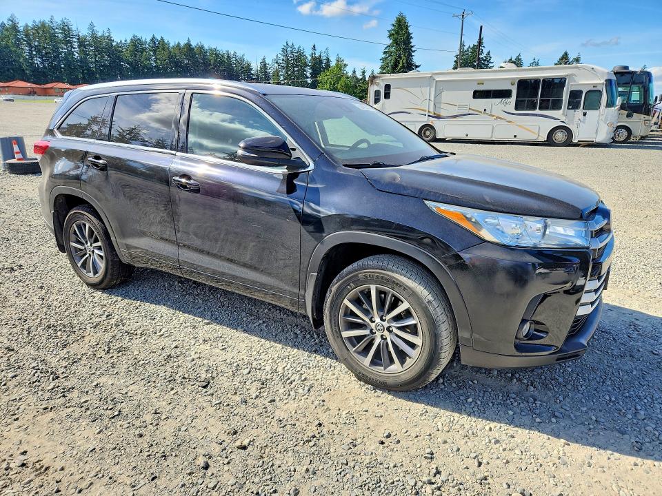2018 Toyota Highlander მანქანა იყიდება აუქციონზე, vin: 5TDJZRFH9JS905993, აუქციონის ნომერი: 59403476